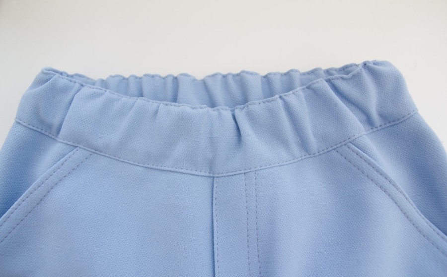 Žydras dangaus kostiumėlis su švarku