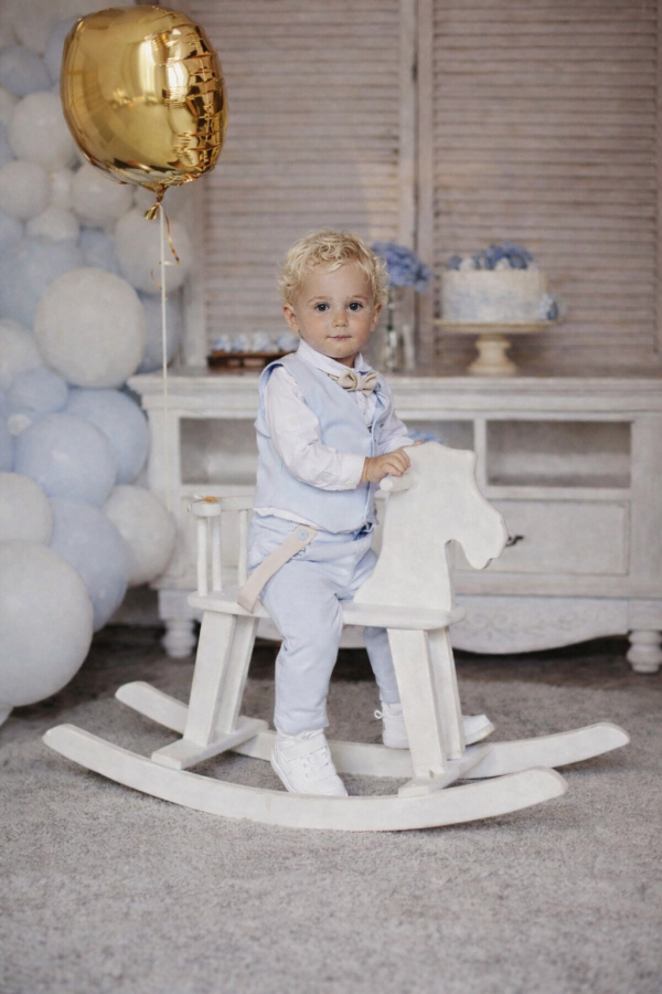 Žydras dangaus kostiumėlis su liemene