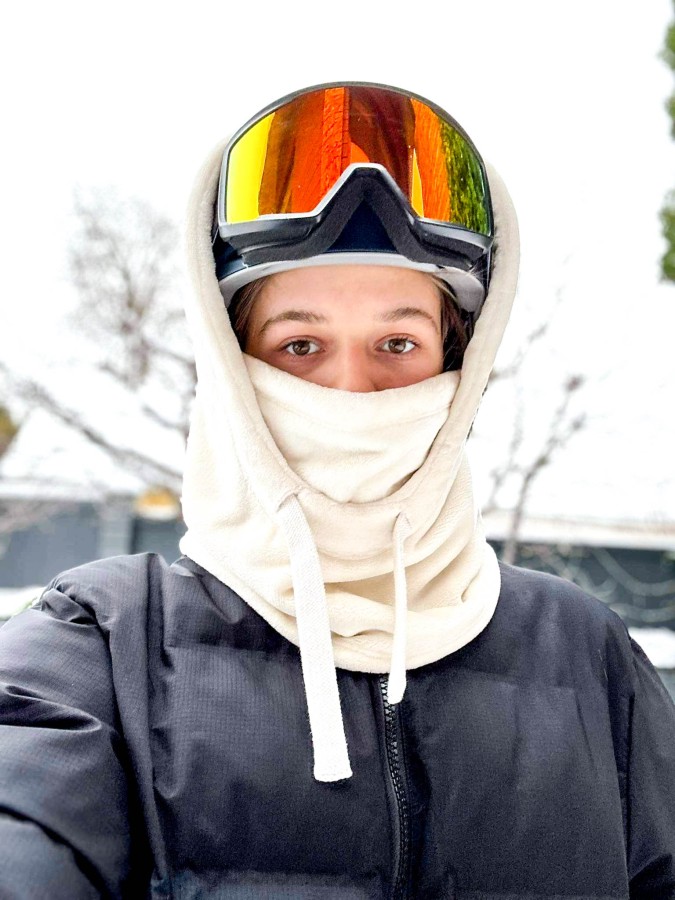 Gobtuvas balaclava pieno ant šalmo Gobtuvas balaclava pieno ant šalmo