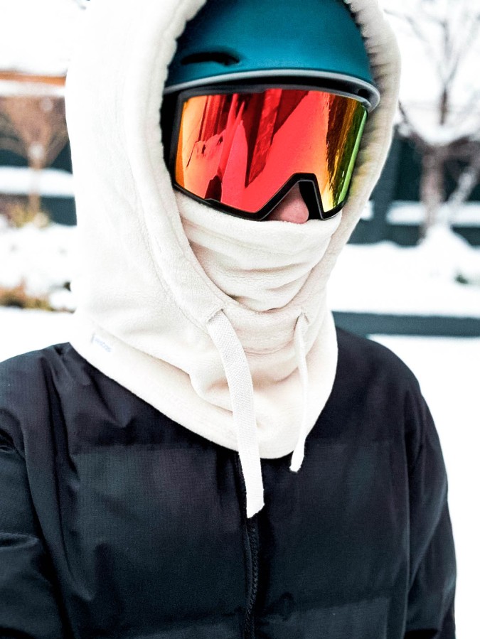 Gobtuvas balaclava pieno ant šalmo Gobtuvas balaclava pieno ant šalmo