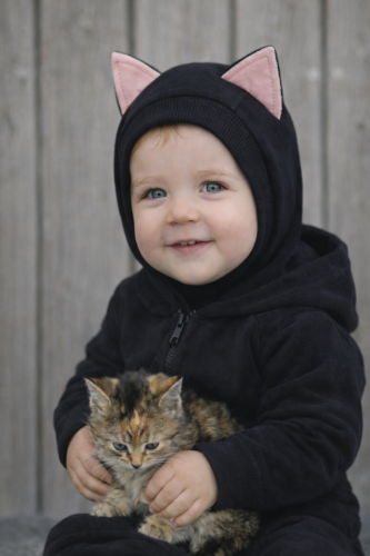 Pavasarinis JUODAS kačiuko šalmukas